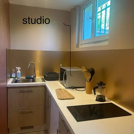 Quarto em Acomodações Particulares Ou Dans Maison Avec Piscine *
