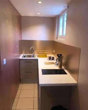 Privatunterkunft Ou Dans Maison Avec Piscine